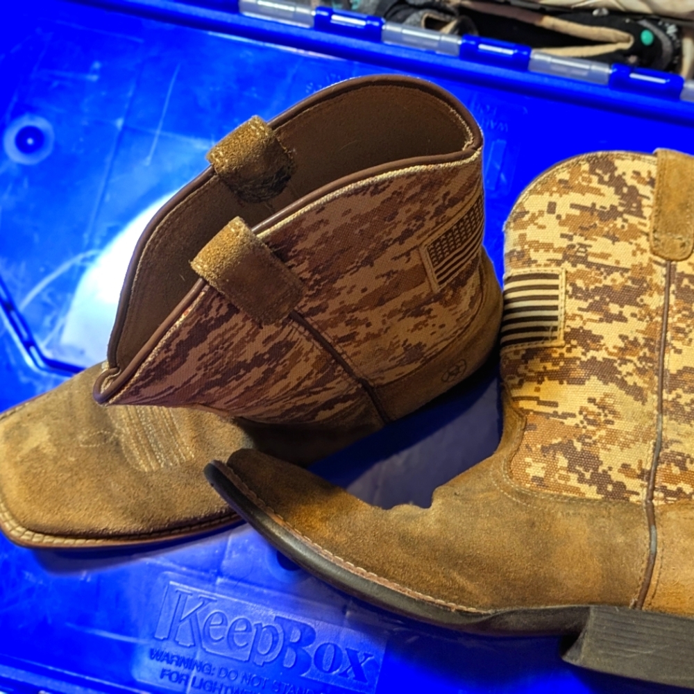 Boys boots